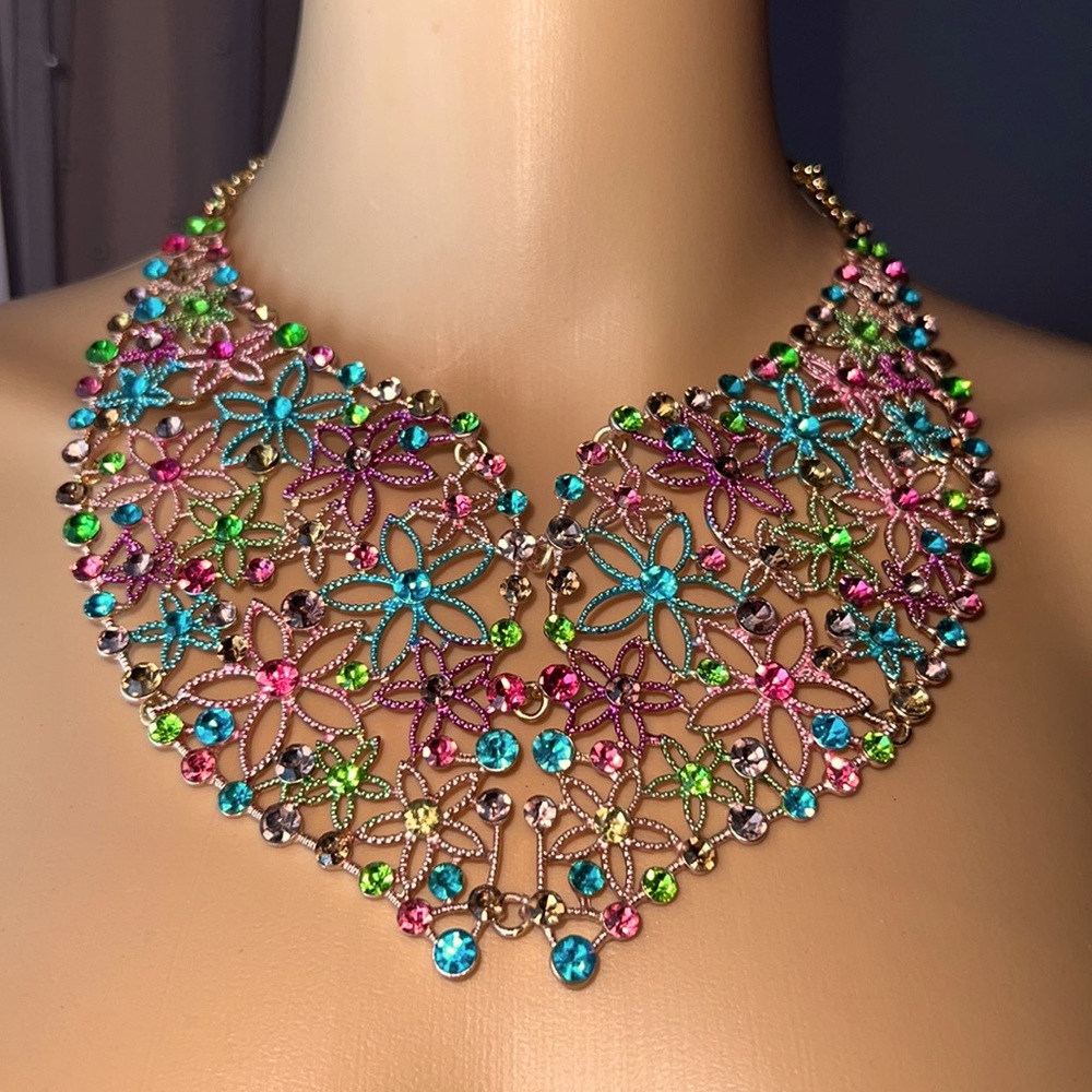 New Natasha Accessories
Flower Power Statement Necklace - Picture 11 of 13
